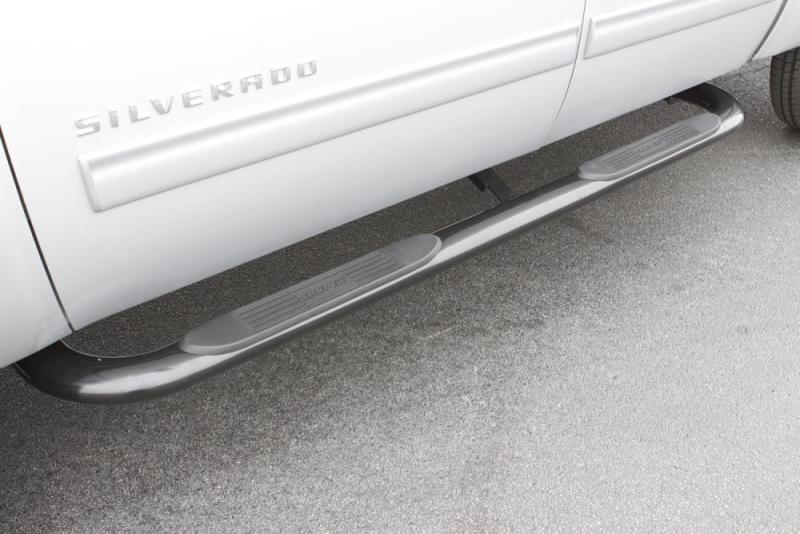 LUND 01-13 Chevy Silverado 1500 Crew Cab (Body Mount) 4in. Oval Curved SS Nerf Bars - Polished