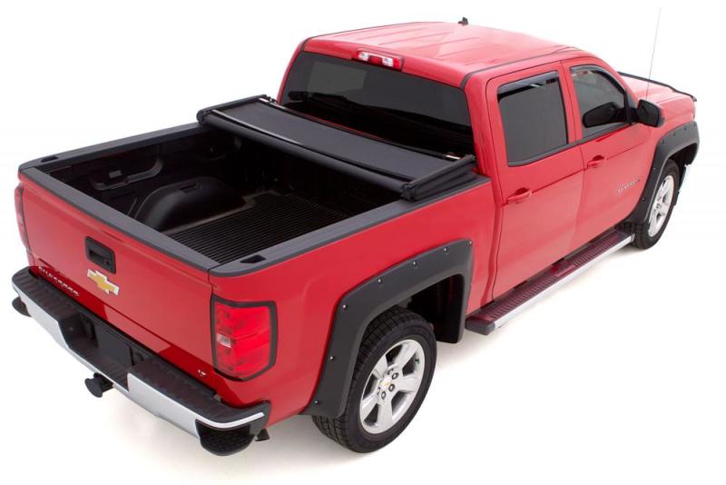 LUND 16-17 Nissan Titan (5.5ft. Bed w/o Titan Box) Genesis Elite Tri-Fold Tonneau Cover - Black