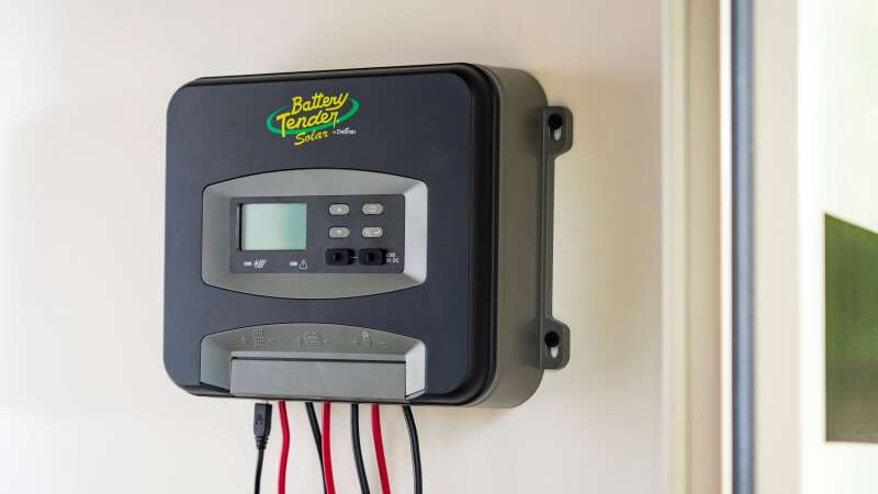 BATTERY TENDER 50AMP PWM/750W/12V Indoor Solar Controller System