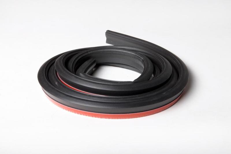 LUND Universal (Universal Tailgate Seal) Tailgate Seal - Black