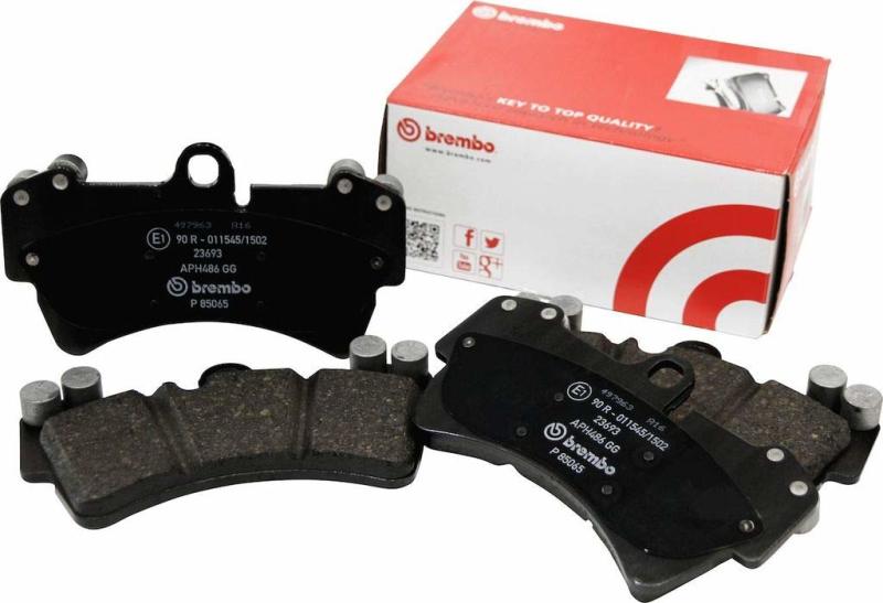 Brembo 97-00 Chrysler Town & Country Premium NAO Ceramic OE Equivalent Pad - Rear